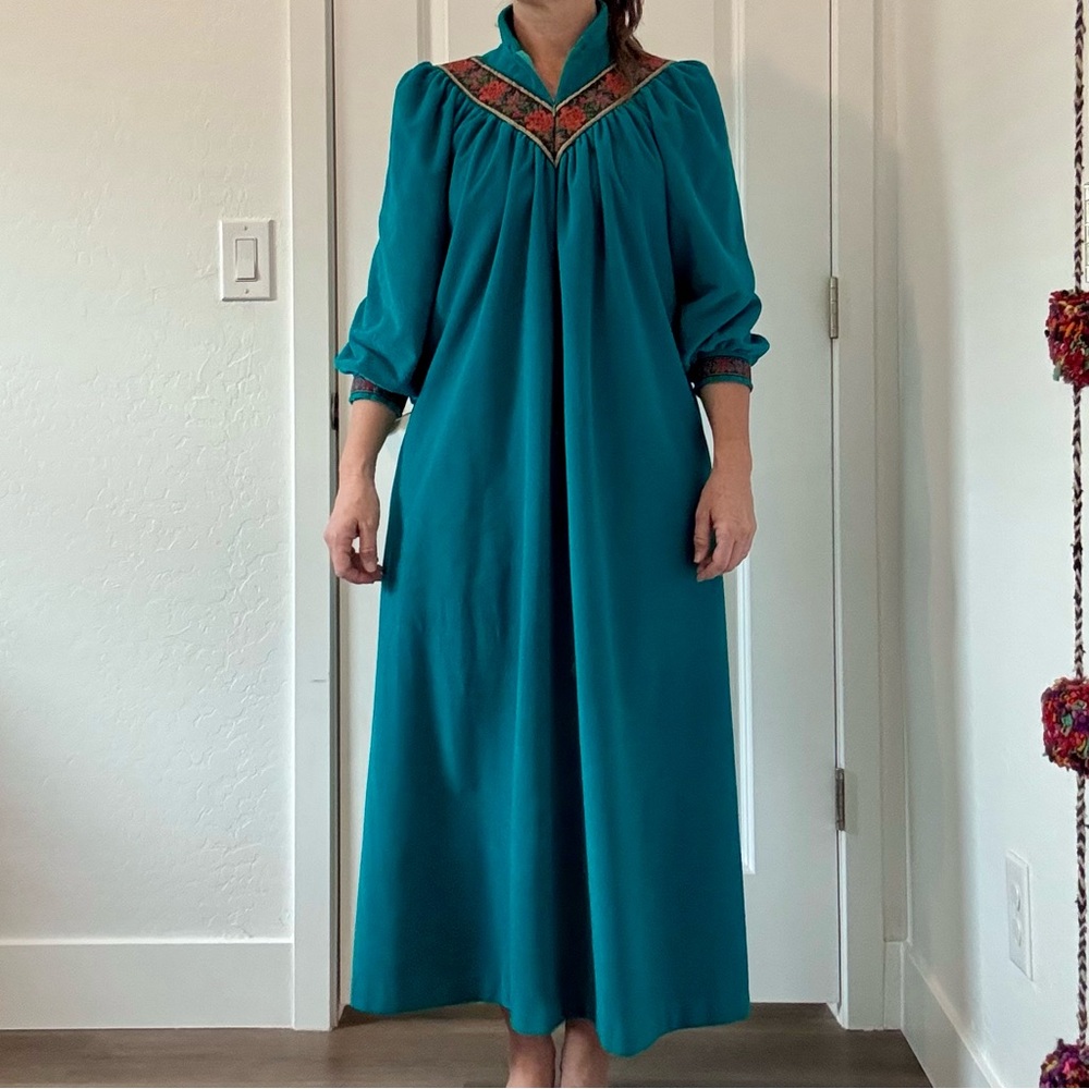 vintage Vanity Fair Teal velour Zip Up housecoat robe